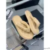 2024 Latest Beige Black Calfskin Slippers Gold Charms Quilted Thong Sandal Women Padded Pool Slides Pillow Soft Platform Mules Thick Bottom Flip Flops Slip