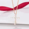T Necklace a croce della famiglia V Gold Diamond Diamond Planda Full Diamond Cross Ciondolo Simple e Trendy Collar 2024