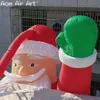 10 m (32,8 Fuß) hohe oder maßgeschneiderte riesige aufblasbare Weihnachtsfleisch -Kletter -Klettern Air Santa Claus mit Geschenktüte für die Weihnachtsdekoration