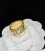Модное золотое письмо кольцо Bague для женщины простые личностные вечеринки любители свадьбы Подарок обручальные кольца ювелирные изделия с коробкой NRJ5059602