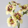 Fiori decorativi Silk Artificiale Silk Bouquet Falso Lily Sweetheart Hemerocallis Fresh soggiorno Decorazione