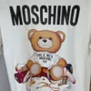 Moschinno Shirt Cross Border Brand Trendy Goods européens Mos Mos Summer Teddy Bear T-shirt à manches courtes, style de couple unisexe, lettres d'ours en peluche 307