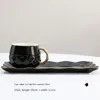 Coppe Saucer HF Coppa di caffè in ceramica nera Coppa moderna European Entertainment Gift tazza con cucchiaio a tre pezzi e set di piattini Dinkware