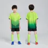 Accessoires Jerseys de football pour enfants met des uniformes de foot