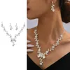 Boucles d'oreilles de collier régler la boucle d'oreille élégante fleur de strass pour la mariée design creux avec bal de bal de suspension réglable