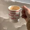 Mokken Franse retro rode letters Hoge voet keramische mug koffiebekleding Waterontbijt Melk keramiek