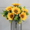 Fleurs décoratives 2pcs Bouquet de tournesol artificiel 4 têtes Small Simulation Fleur Ornement pour la maison de mariage (jaune) Noël