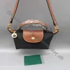 Femme väska grossist mini lyx äkta crossbody designers dumpling plånbok handväska läder clearance detaljhandelsmifan designer handväskor handväskor smink väskor säck