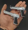 Keychains 13 Desert Eagle Pistol Gun Miniature Model Keychain Full Metal Shell Eloy kan inte skjuta pojke födelsedagsperiod hela8014525