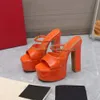 Designer Patent Leather Platform High Heeled tofflor Pumpar Högklackade Instep Strap Chunky Heels Glass Slipper Dress Shoe Women Luxury Designers Sandaler 35-39