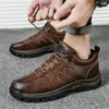 Buty swobodne Brown Office Sneakers Men Sports Vulcanize Jogging dla klasycznych zapasów obuwia Footwears Snaeker Fashion