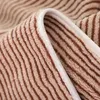 Toalla Fashion Strip Baño de vellón de coral de microfibra de microfibra rayado para hombres y mujeres 70 140cm TJ4571