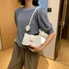 Bolsas de ombro bolsa de axila feminina 2024 moda moderna quadrado pequeno estilo ocidental francês lote de baguete simples carteira