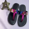 Kurt Geiger Flip Flops Women Flat Bottom Slippers لصق صندل قوس قزح مصمم أحذية أزياء نسر رأس مطعمة بالماس.