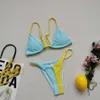 2024 Nieuwe bikini badpak gekleurde driehoek zachte tas nylon sexy dames split zwempak