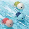 Badspeelgoed 3 stks Baby Bath Toys Waterketen Clockwork Baden Leuke zwemmen Turtle speelgoed Peuter Pool Beach Classic Toy For Kids Water spelen 240413