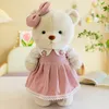 Tragen eine süße Teddybärenpuppe in einem Kleid, Plüschspielzeug für Paare, Bärentuchpuppen für Hochzeiten, Valentinstagsgeschenke für Mädchen