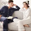 Vêtements à domicile Dong Long Long Lovers Pyjamas Pure Color Towel Couple Maison pour prendre la mode Men de loisirs