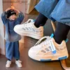 الأحذية الرياضية الأولاد الأحذية الرياضية الفتيات التنفس الرياضة أحذية الأطفال أحذية بيضاء صغيرة الأطفال أربطة الحذاء في الهواء الطلق أحذية كرة السلة الأحذية Q240413
