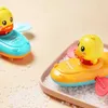 Toys Children Bath Bath Water Spela Toys Chain Rowing Boat Swim Floating Cartoon Duck Spädbarn Baby Tidig utbildning Badrumsstrandgåvor 240415