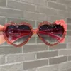 Badgereedschappen accessoires mode hartvormige zonnebril voor meisjes jongens schattige cartoon bloem zonnebrillen buiten zonbescherming kinderen mooie bril 240413