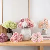 Fleurs décoratives Silk Piéon Hortensias blanc Mariage artificiel pour la maison Bride Hand Flooming Fake Decor