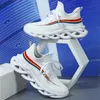 Casual schoenen Flying Weaving Dikke Sole Dad schoenen Graffiti Craft Trendy Fashion Couple Sports Lichtgewicht en comfortabele sokken Vrouw