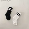 Chaussettes pour enfants Spring and Automne Coton Black and White Sewing Socks New Childrens Cotton Sports School Floor Boys and Girls Baby Preschool Choques Q240413
