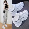 Casual Shoes Wedge Fashion Designers White Sneakers Kvinnor Läder Tjocksolad Tennis Sportkvinna Zapatillas Mujer 2024