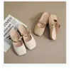 Scarpe da donna eleganti pantofole Donne indossano sandalo estivo sandali sandali baotou sandles tacchi a foglietti flop flop fenty diapositive 240228