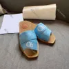 Sandales boisées célèbres de créateurs femmes pantoufles sliders luxueux talons plats motif de serpent solide lettre de mode d'été sandales de plage avec le logo taille 35-42