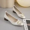 Dress Shoes 2024 Vrouw Elegant Square Toe Beige Heel Vrouwelijke metalen accessoires Comfortabel schattig