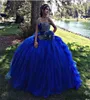 2020 Abito da ballo Royal Blue Quinceanera si veste dalla spalla Vestidos Vestidos Corsetto di perline Sweet 16 Space Sweep Treno sera P5000051