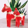 Decoratieve beeldjes houten ambachten tafel decoratie Noordse stijl paarden ornament delicate hand geschilderd standbeeld bureaubladdecor