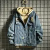 Herren -Denimjacke Patch Vintage Blue männliche Jean -Schichten mit Loch gerissenen niedrigen Kosten für Stoff Winter Außenbekleidung Größe L Y2K G 240408