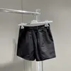 Designer de shorts femininos 2024 Primavera/verão Novo cinto Nanyou decorativo com integrado na cintura, simples e versátil T3G5