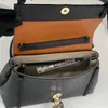 Penelope Calfskin Omuz Çantası Üst Cowhide Deri Lüks Tasarımcı Kadın Kalite Tote Çanta Püskül Üst Tapı Torbası Örgü Crossbody Signature Metal Paraları