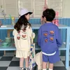 Kleidungssets Frühling Sommer 2024 Jungen und Mädchen Rücken Cartoon Bären bedruckte Kleidung Set Kinder losen Revers Pullover Shorts 2pcs