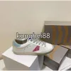 Llegada zapatos de diseño deportivo zapatos casuales blancos blancos antiguos vintage para hombres súper estrellas entrenadores para hombres sneakers doradas mocasines