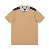 Hochwertige Designer-Kleidung Der richtige Sommerkhaki-Farbkontrast kurzärmeliges Poloshirt mit Streifen, die angemessenen Herren-T-Shirt