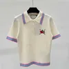 Kvinnors stickor Tees Designer Brand Youth Cherry Embroidery 24 Vår/sommar ny polo krage Kontrast Ålder Minska Academy Style Short Sleeved Sticked Top Guw7