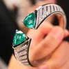 Ayjewelry kvinnor manschett armband med dubbel triangel smaragd grön zirkon kristall sten svart emalj designer smycken 240409