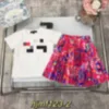 Camiseta para mujeres Falda de niñas Letra impresa de manga corta Patrón de flores coloridos Cien pliegue medio empalmado con algodón puro