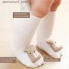 Chaussettes pour enfants mignonnes chaussettes animales animales adaptées aux garçons et aux filles hiver et printemps coton doux panda éléphant non slip seme nouveau-né et tout-petit chaussettes Q240413