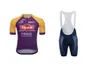 2021 Pro équipe Purple à manches courtes à manches courtes à manches courtes à manches courtes Summer Summer Ropa Ciclismo Bib Shorts 20D Gel Pad avec Power Band3105424934