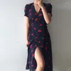 Повседневные платья Beran Retro Cherry Print French V Deep V из цельного сцепления с помощью шнурки с коротким рукавом и платьем с длинным рисунком женщин