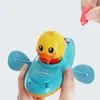 Toys Children Bath Bath Water Spela Toys Chain Rowing Boat Swim Floating Cartoon Duck Spädbarn Baby Tidig utbildning Badrumsstrandgåvor 240415