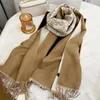 2024 Double Cashmere Scarf Men Woman Håll varma halsdukar olika stil damer sjalar unisex designer halsdukar julklapp med låda