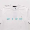 Louies Vuttion Shirt Luxury Men's TシャツデザイナーTシャツブラックレッドレタープリントシャツ半袖ファッションブランドデザイナートップティーアジアサイズS-XXXXL 895