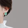 Studörhängen modern enkel oregelbunden rund koreansk mode metall emalj kvinnors ljusgröna färg mjuka sommarörhängen smycken